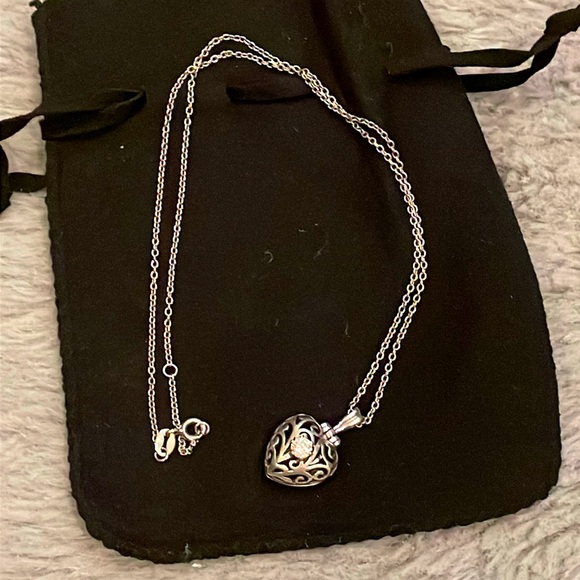 Beautiful heart shaped necklace - Picture 1 of 2